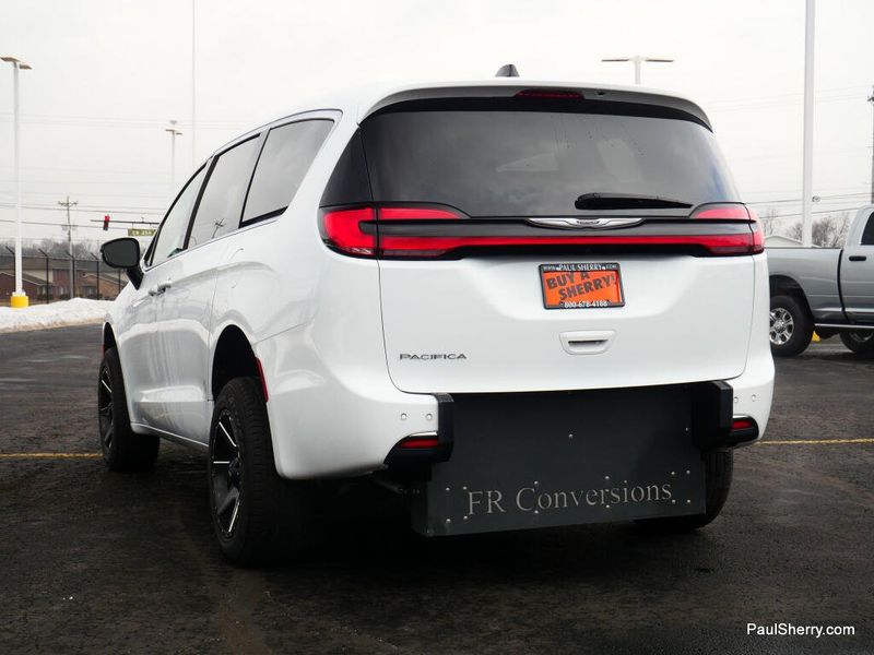 Used 2024 Chrysler Pacifica Touring