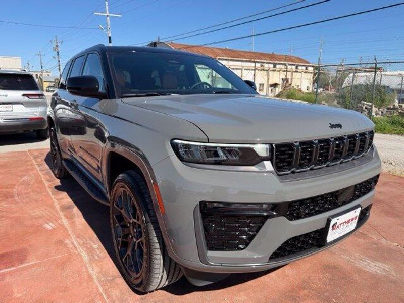 New 2027 Jeep Grand Cherokee Summit 4x4Image 3