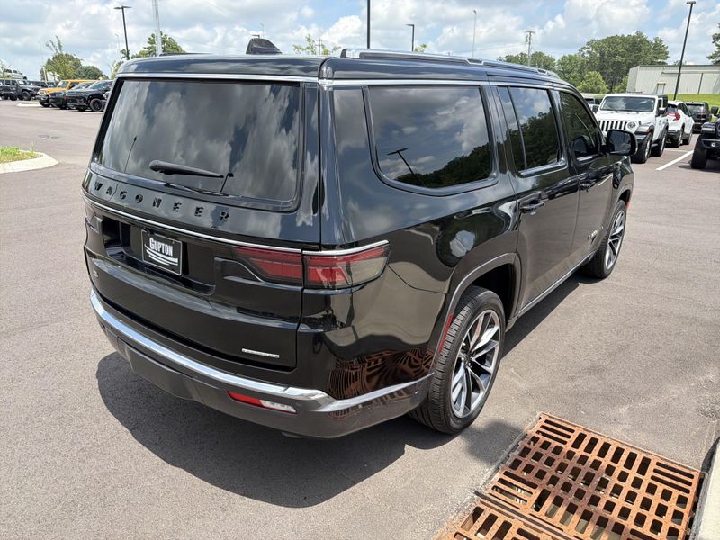 2022 Jeep Wagoneer Series IIIImage 16