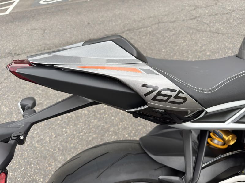 2025 Triumph Street Triple 765 RS - SILVER ICE 