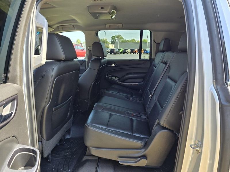 2015 Chevrolet Suburban 1500 LT photo 9