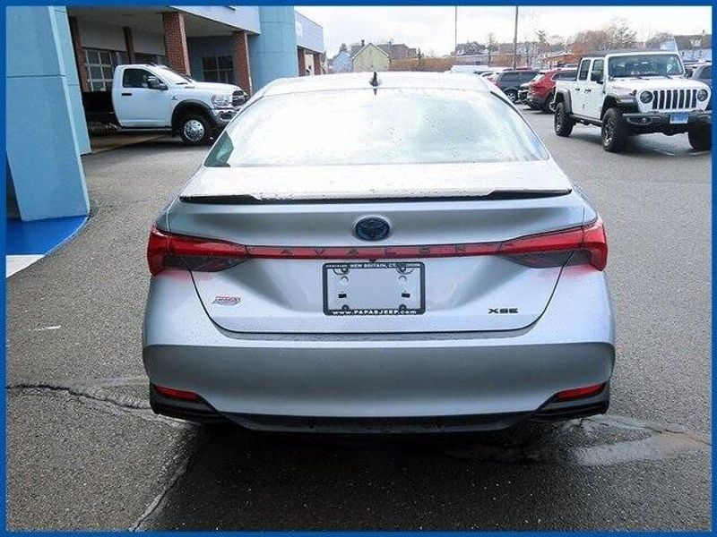 2022 Toyota Avalon XSEImage 6