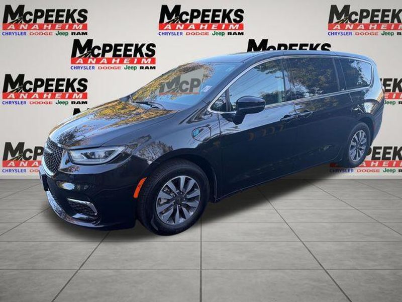 Used 2023 Chrysler Pacifica Hybrid Touring LImage 1