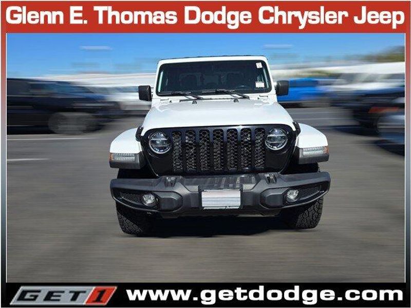 2022 Jeep Gladiator Willys photo 2