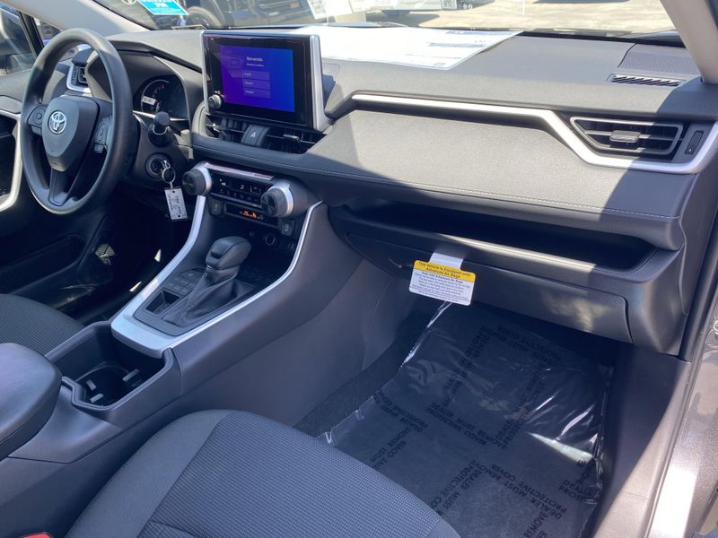 2025 Toyota RAV4 LEImage 9