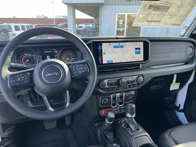 New 2025 Jeep Wrangler 4-door Rubicon XImage 18