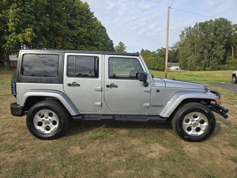 2014 Jeep Wrangler Unlimited Sahara photo 4