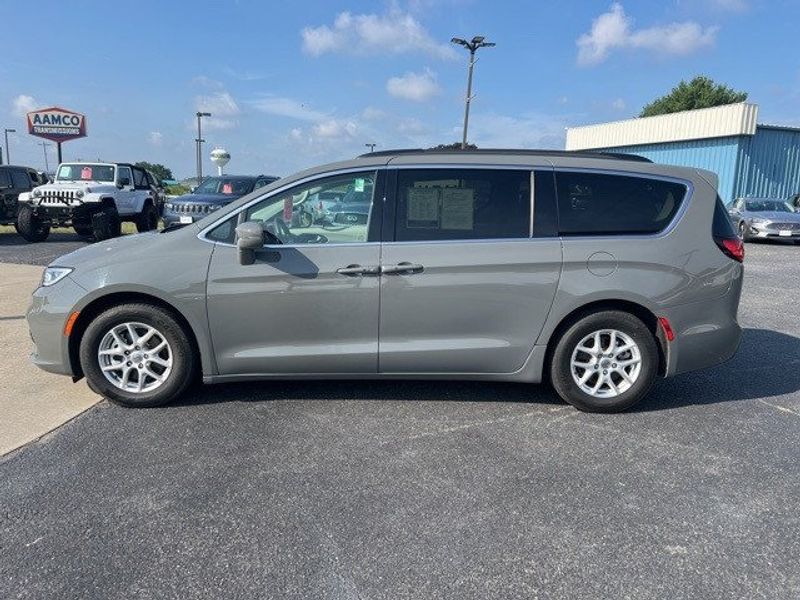 2022 Chrysler Pacifica Touring LImage 4