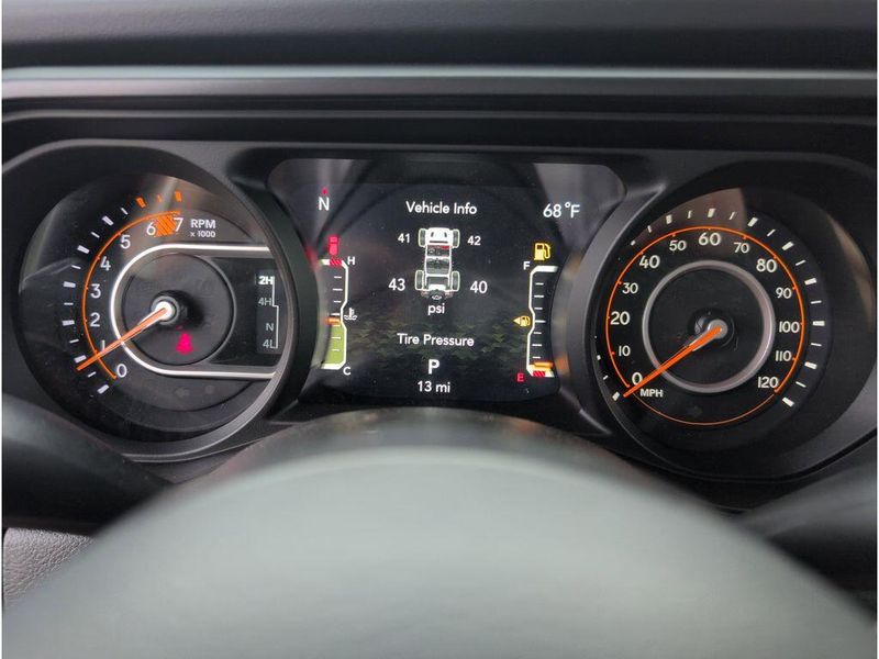 New 2025 Jeep Wrangler 4-door RubiconImage 21