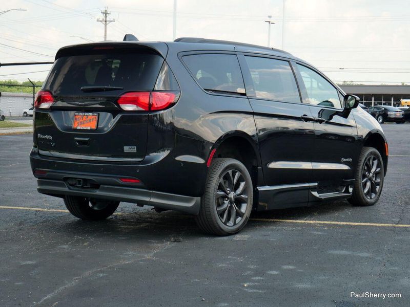 2019 Chrysler Pacifica Touring L Plus SImage 26