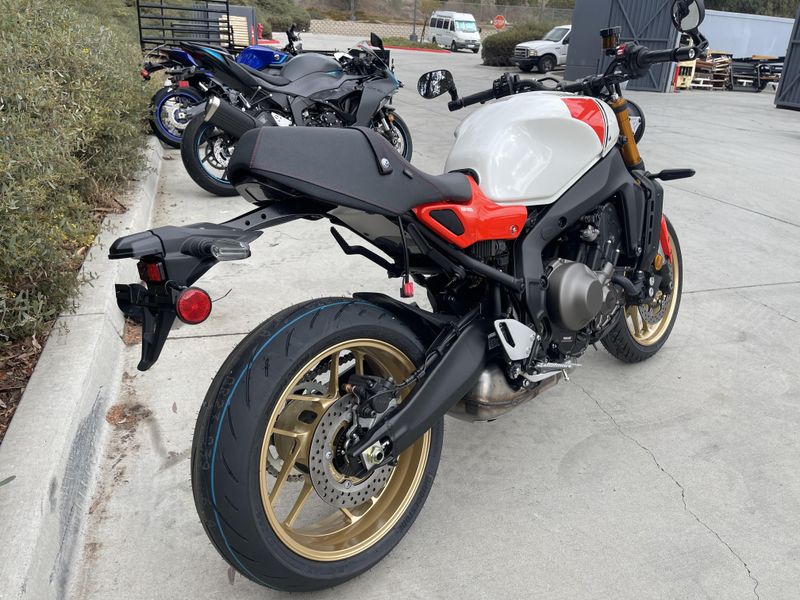 2025 Yamaha XSR900 Image 14