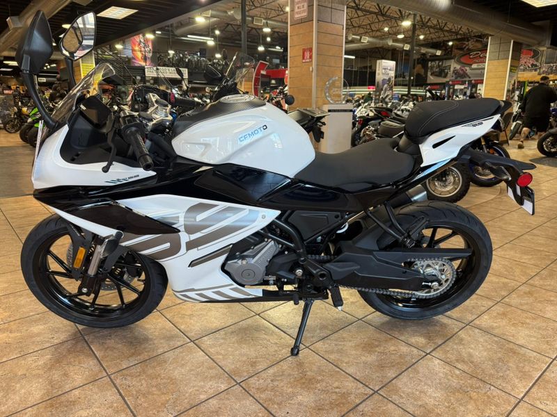 New 2026 CFMOTO 300SS Image 13