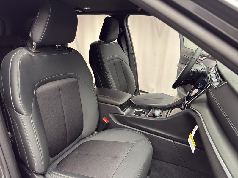 New 2025 Jeep Grand Cherokee Laredo 4x4Image 13