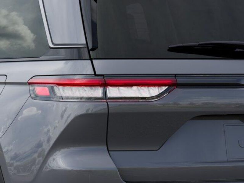 New 2027 Jeep Grand Cherokee Laredo Altitude 4x2Image 9