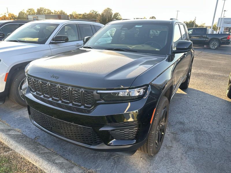 2025 Jeep Grand Cherokee Altitude X 4x4Image 1