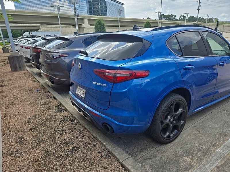 2022 Alfa Romeo Stelvio VeloceImage 3