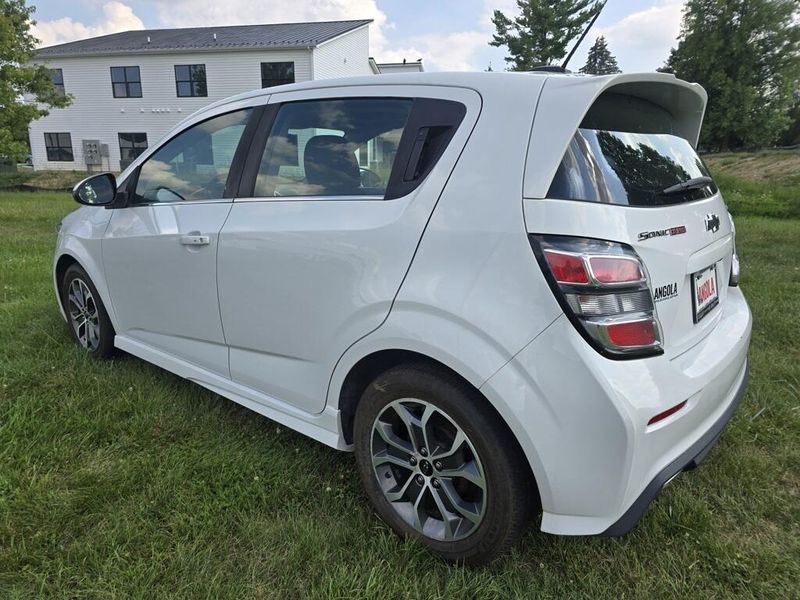 2018 Chevrolet Sonic LT photo 4