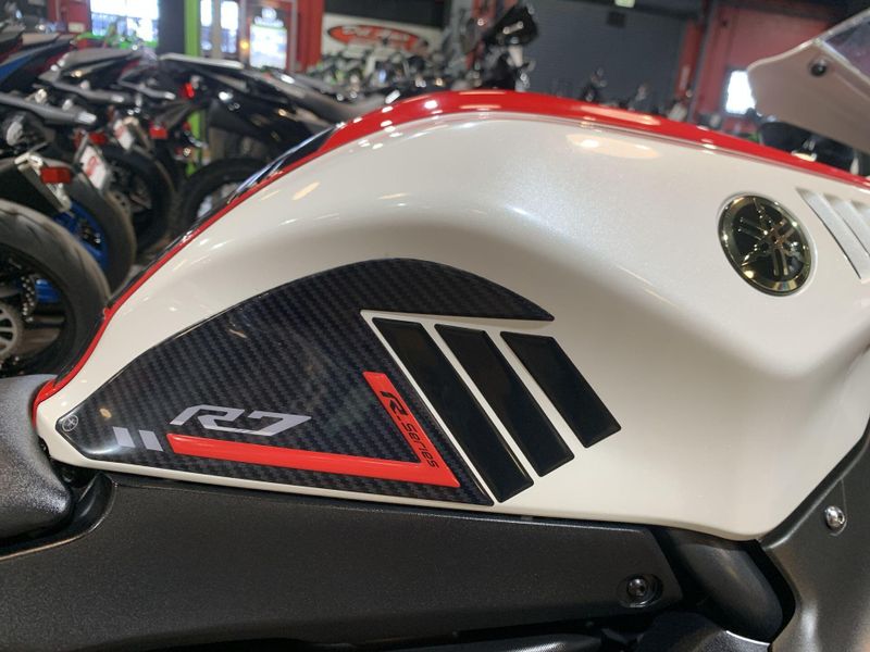 Used 2022 Yamaha YZF-R7 CA Image 17