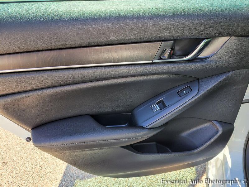 2019 Honda Accord Touring 2.0T photo 19