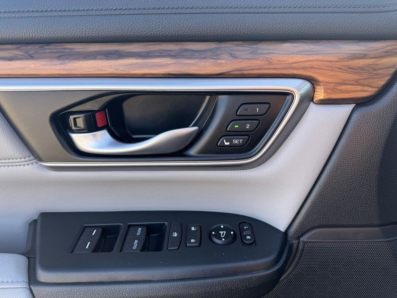 2022 Honda CR-V Hybrid TouringImage 18