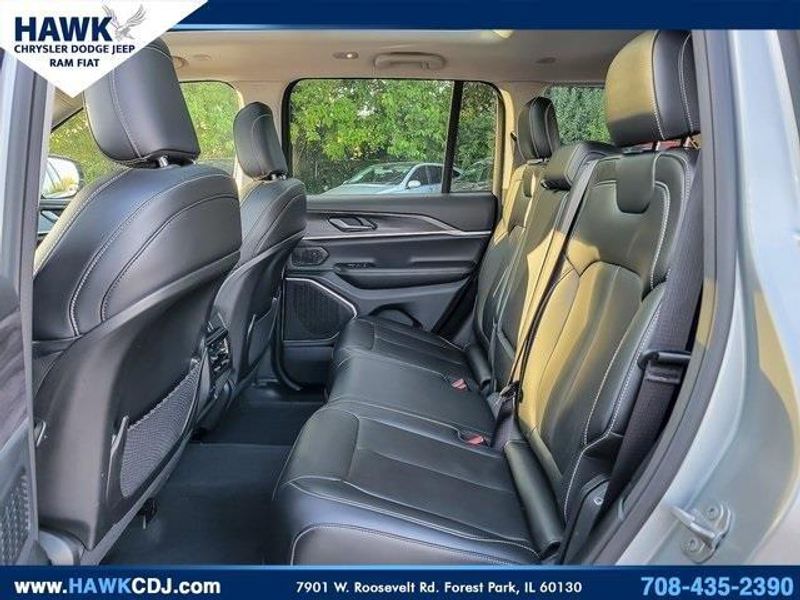 2022 Jeep Grand Cherokee Limited photo 7