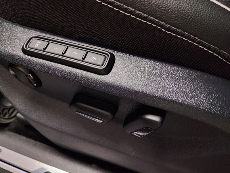 Used 2024 Volkswagen Tiguan AWD SEL R-Line w/Sunroof/NavImage 18