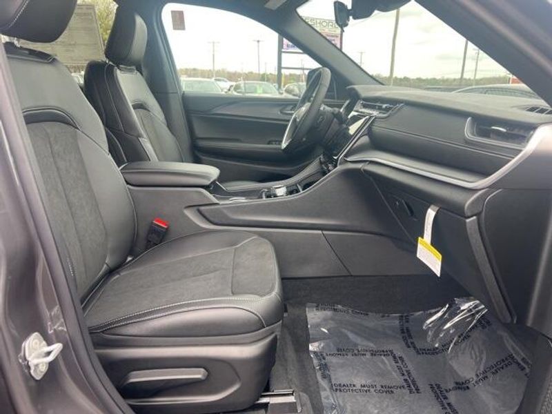 2025 Jeep Grand Cherokee L Altitude X 4x4Image 30