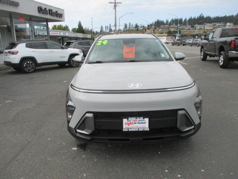 Used 2024 Hyundai Kona SELImage 3