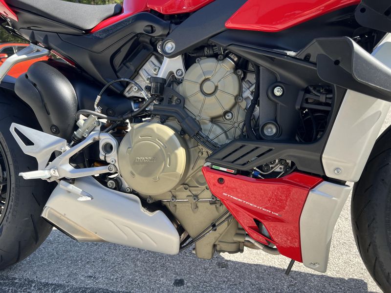 2022 Ducati Streetfighter V4 S 