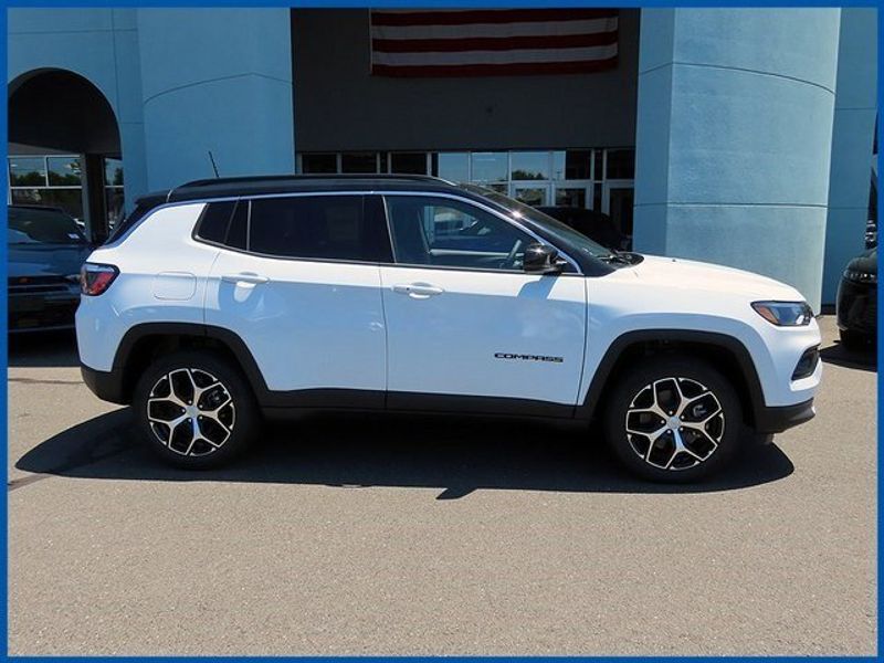 2024 Jeep Compass LimitedImage 2