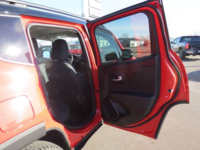 2023 Jeep Renegade Trailhawk 4x4 4dr SUVImage 24