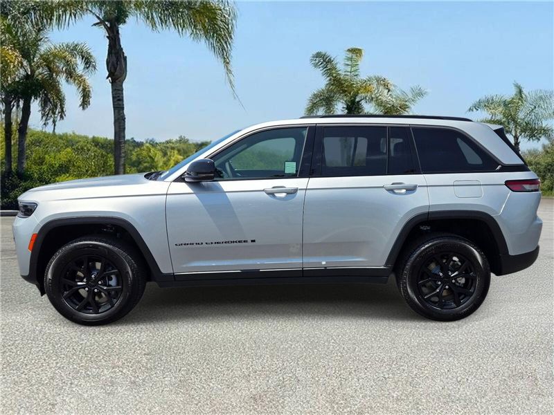 New 2026 Jeep Grand Cherokee Laredo Altitude 4x2