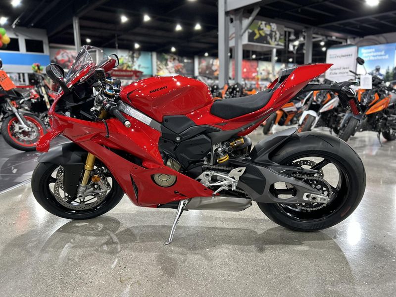 New 2025 Ducati PANIGALE V4 S Image 14