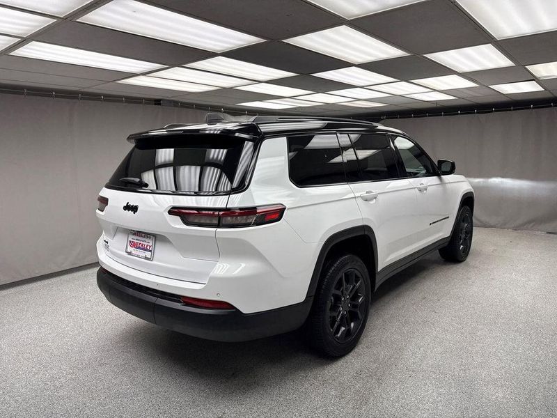 New 2025 Jeep Grand Cherokee L Limited 4x4Image 3