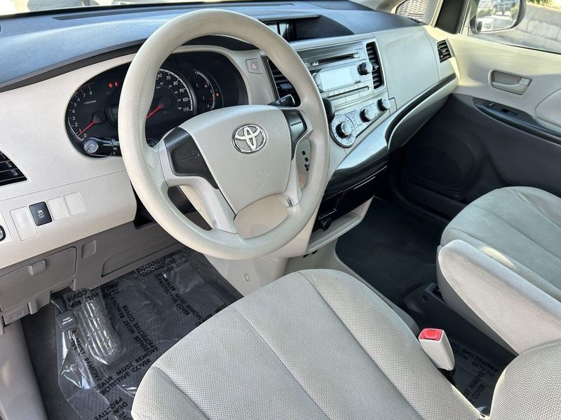 2011 Toyota Sienna BaseImage 18