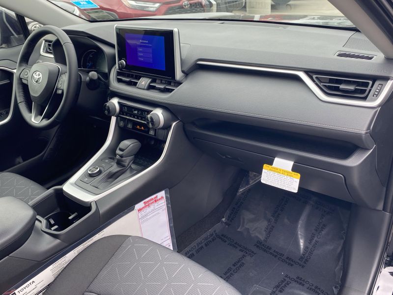 New 2025 Toyota RAV4 Hybrid XLEImage 9