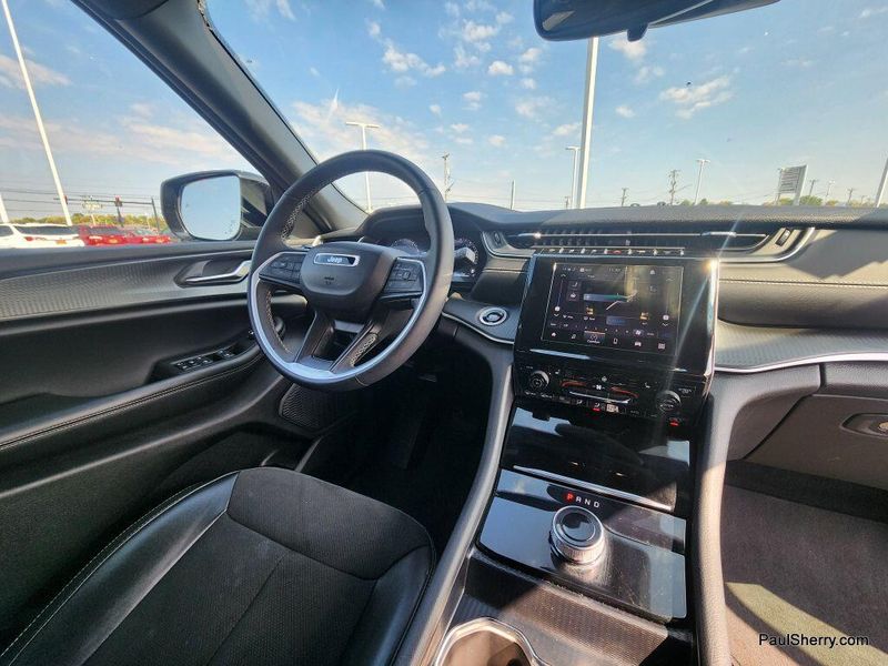 2024 Jeep Grand Cherokee Altitude photo 2