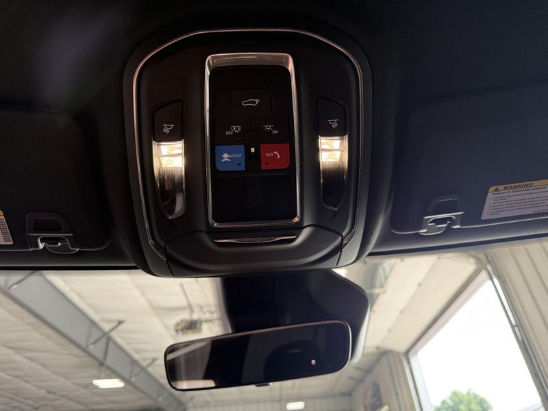 Used 2025 Jeep Grand Cherokee L LaredoImage 21
