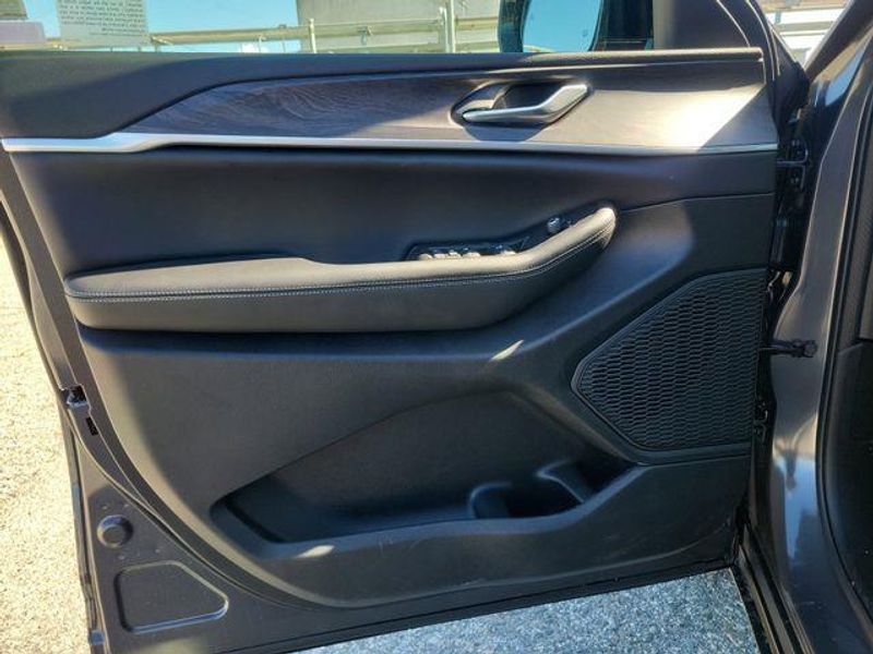 New 2026 Jeep Grand Cherokee Laredo Altitude 4x4