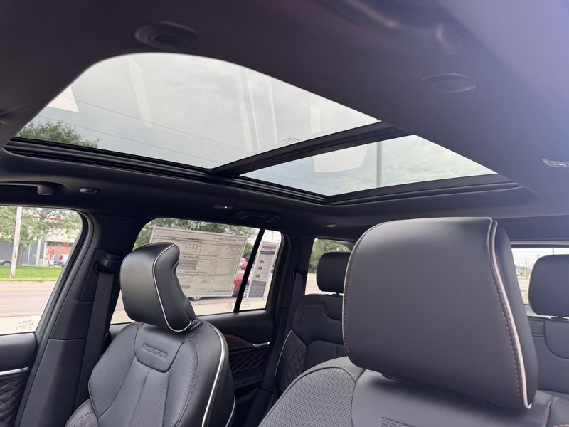 New 2025 Jeep Grand Cherokee SummitImage 27