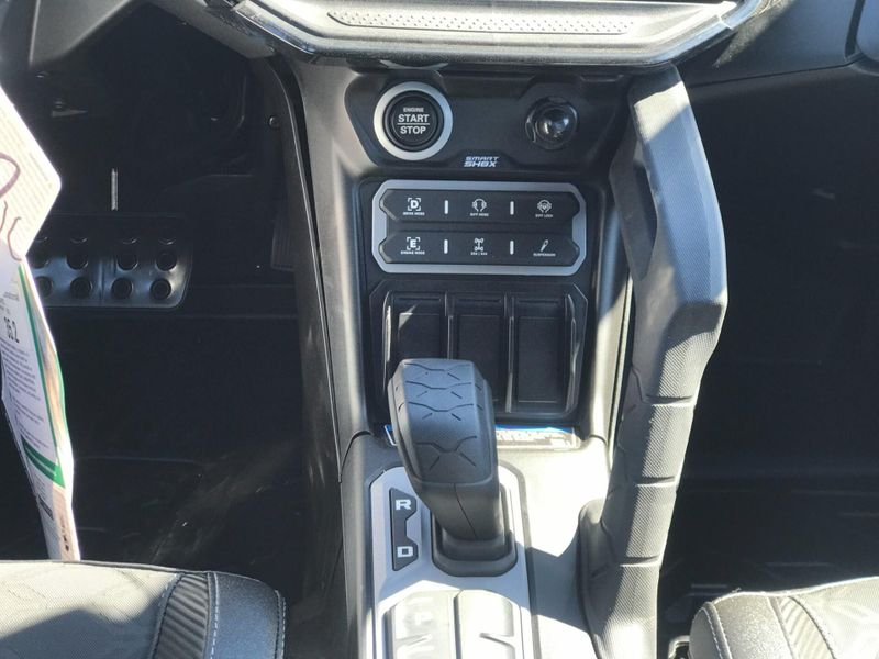 New 2026 Can-Am MAVERICK R MAX X RS 999T DCT Image 23