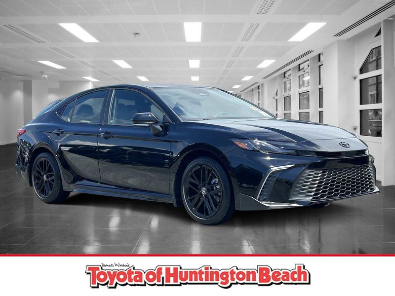 2025 Toyota Camry SEImage 1