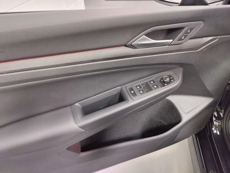2024 Volkswagen Golf GTI SE w/Sunroof/Leather PkgImage 25