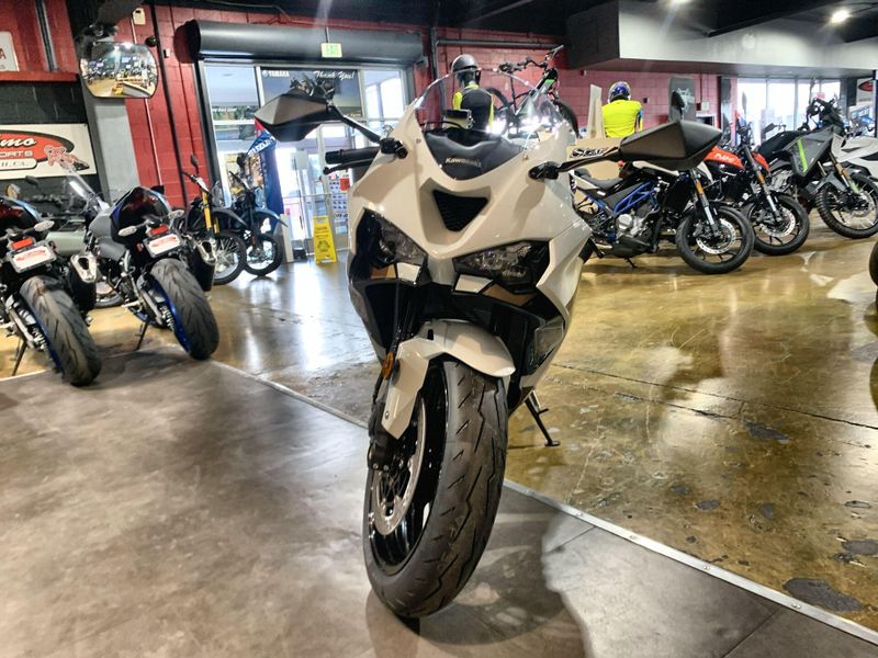New 2026 Kawasaki NINJA ZX-6R ABS Image 24