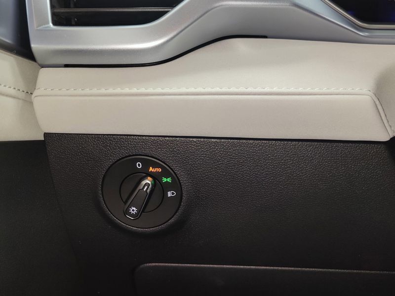 Used 2025 Volkswagen Taos SE 4-Motion AWDImage 24