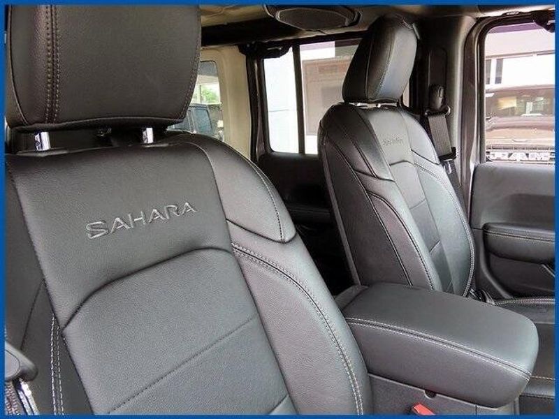 Used 2022 Jeep Wrangler Unlimited SaharaImage 9