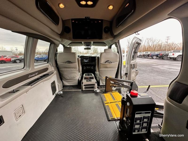 2018 Chevrolet Express 2500 Image 14