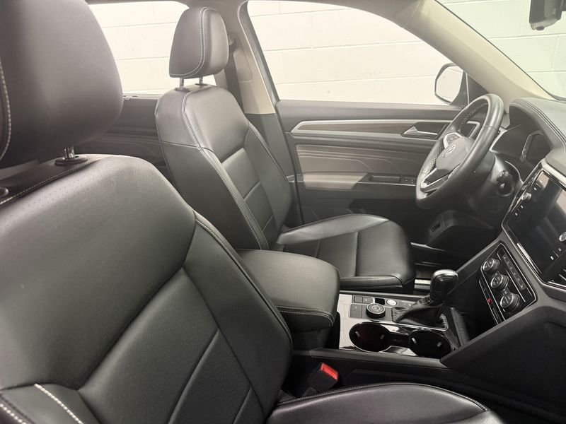 Used 2023 Volkswagen Atlas V6 SEL AWD w/Sunroof & NavImage 4