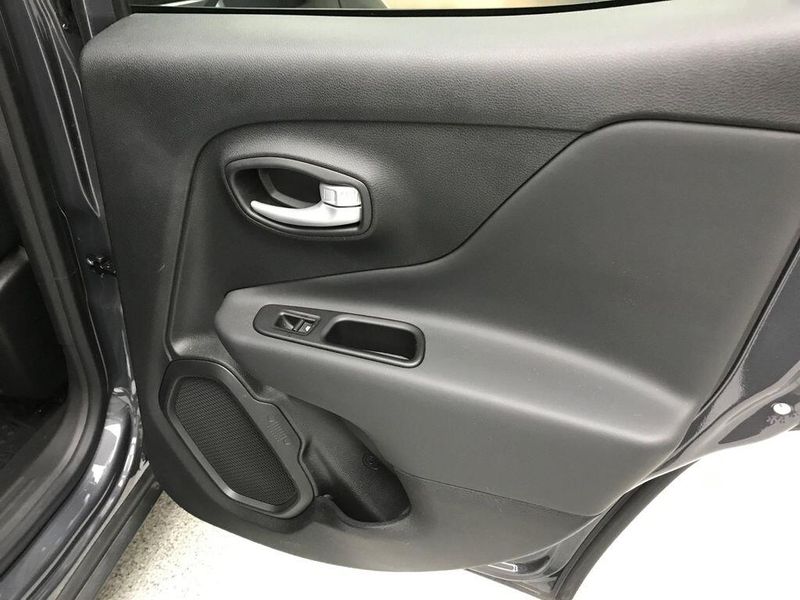 Used 2023 Jeep Renegade LatitudeImage 18