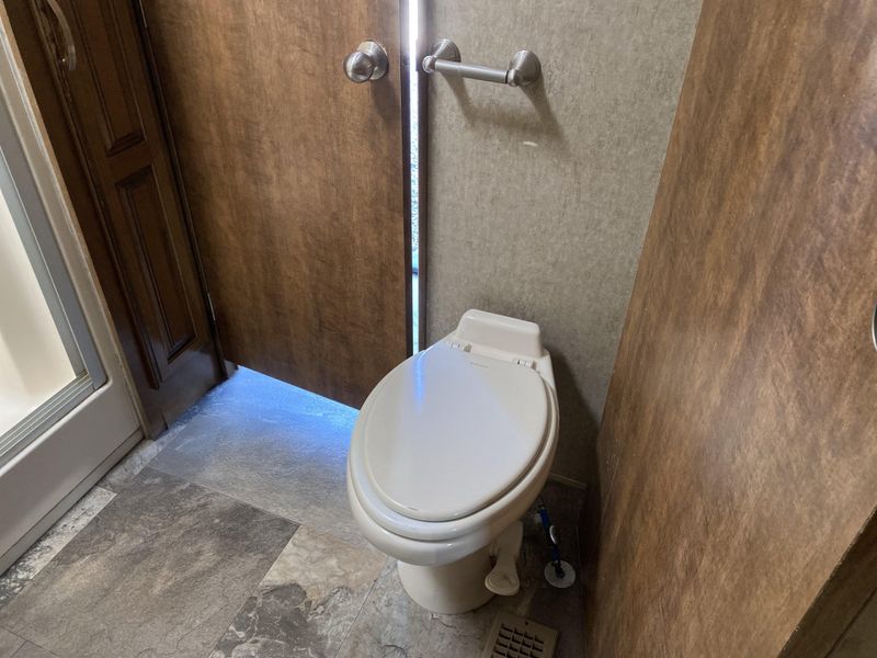 Used 2018 FOREST RIVER CEDAR CREEK 38 FLX Image 23